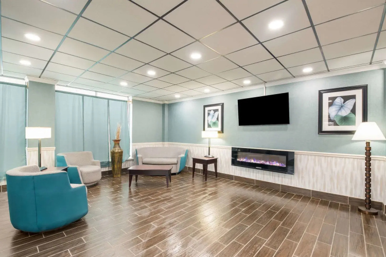 Finger Lakes Inn & Suites