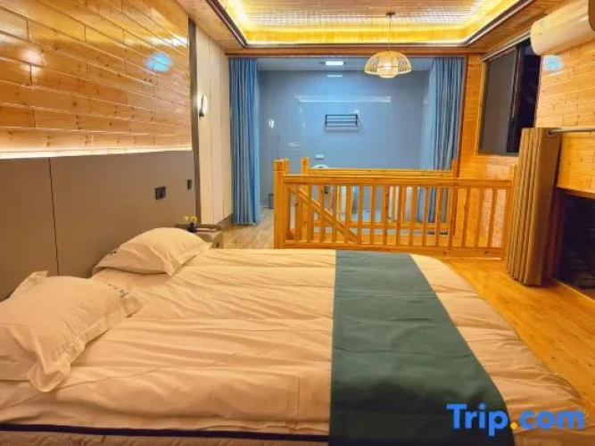 Deluxe Double Duplex Suite