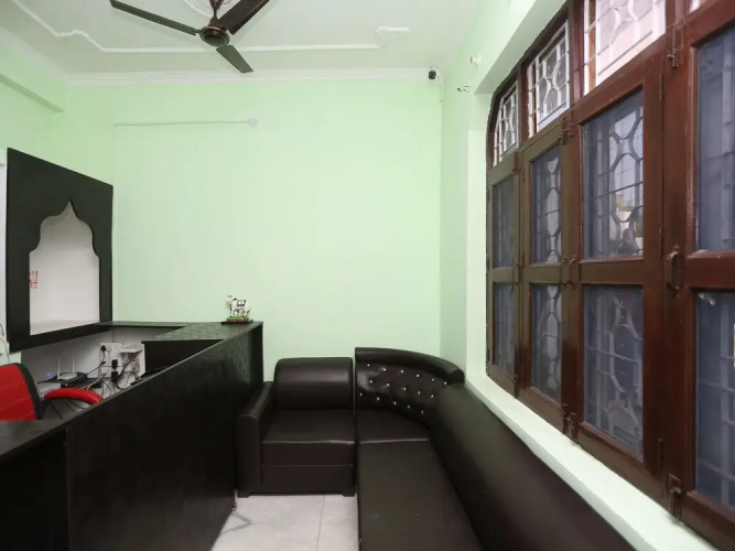 OYO 18669 Shree Palce