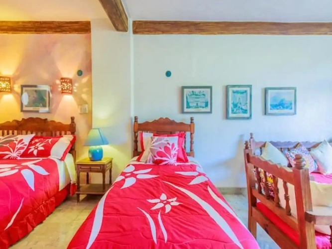 4 Bedrooms Cottage with balcony