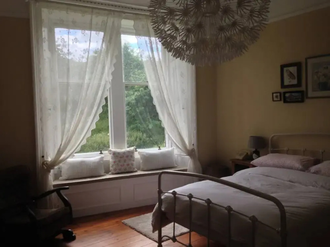 2 Bedroom Flat In Holyrood Park