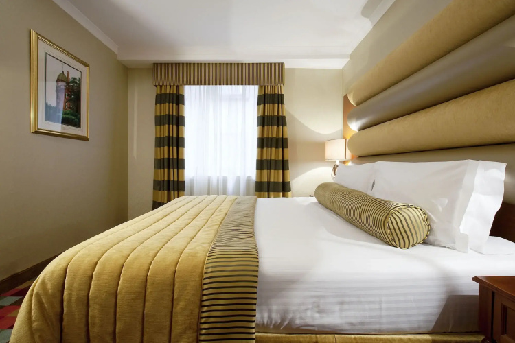 Carlton George Hotel
