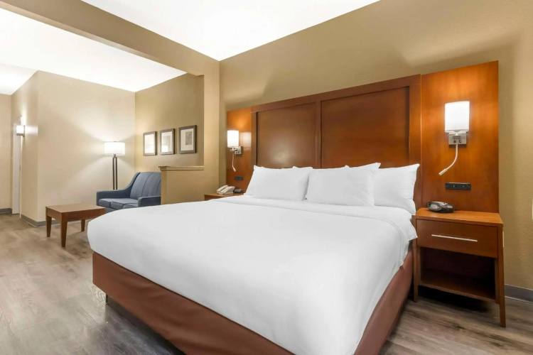 Comfort Suites