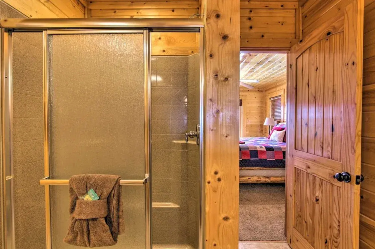Pigeon Forge Mountain Cabin: Hot Tub & Resort Pool