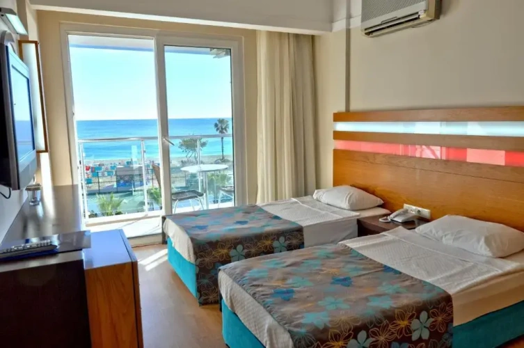 Standard Double room with partial sea view
