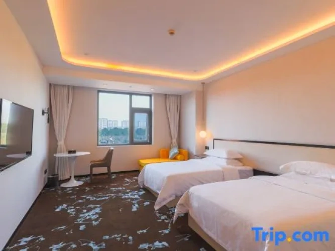 Standard Twin room with garden view
