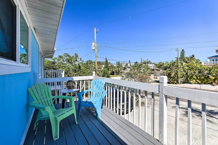 Holmes Beach Retreat: Walk to Beach & Dining!