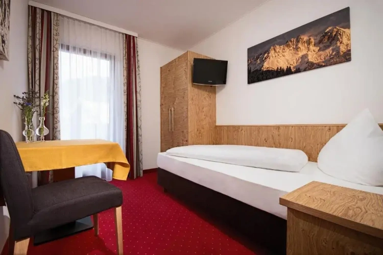 Standard Triple room with balcony