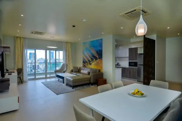 2 Bedrooms Standard Family room with balcony