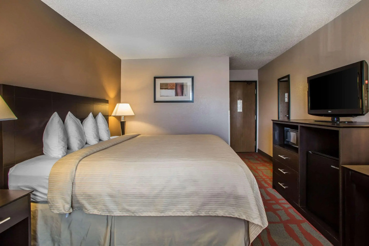 Quality Inn & Suites West Bend