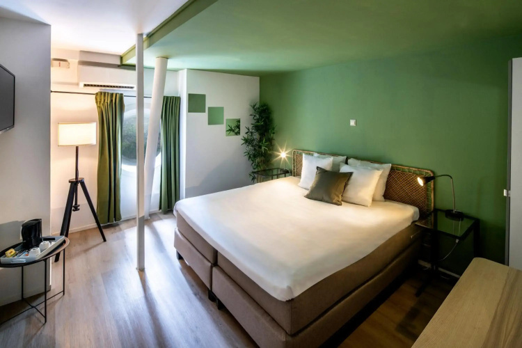 FLOATS by H2OTEL