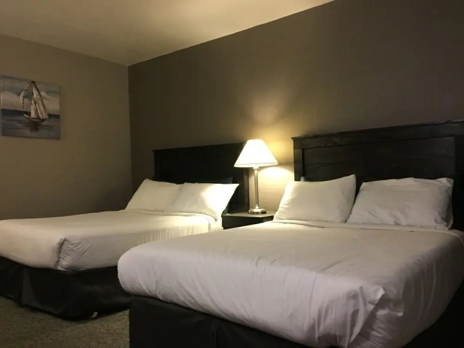 Greenside motel
