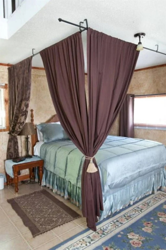 Mill Creek Manor B & B