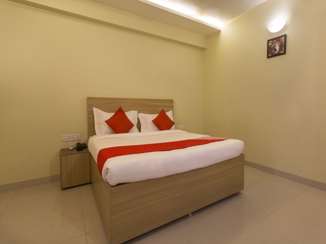 OYO 11527 Gaurav Residency