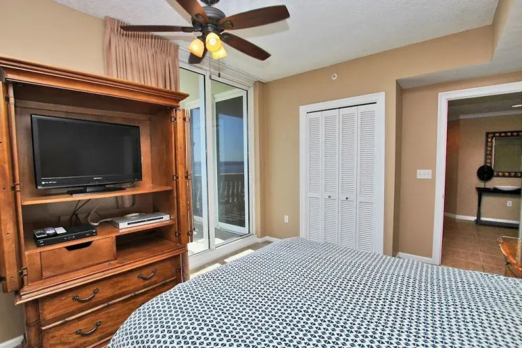 Colonnades 1901 - 4 Br condo