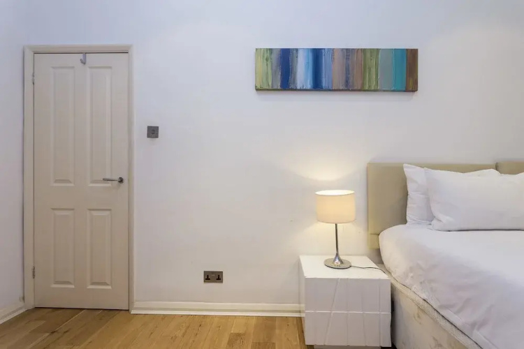 Spacious Flat In Central London