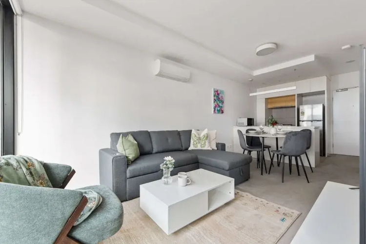 Modern 2BR Apt by the Yarra River