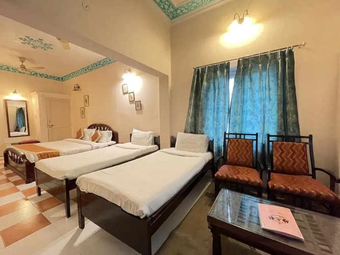 1 Bedroom Standard Quadruple Family room