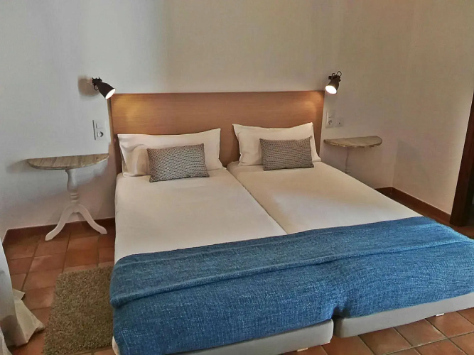 Frenteabastos Hostel & Suites