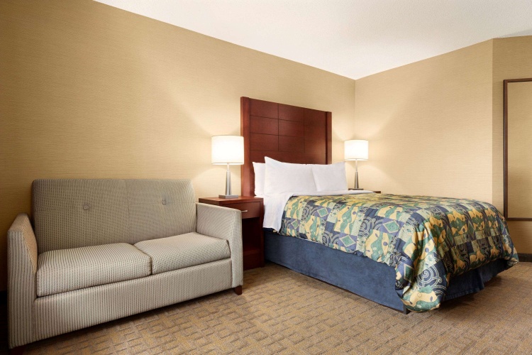 Travelodge by Wyndham Oshawa Whitby photo 7
