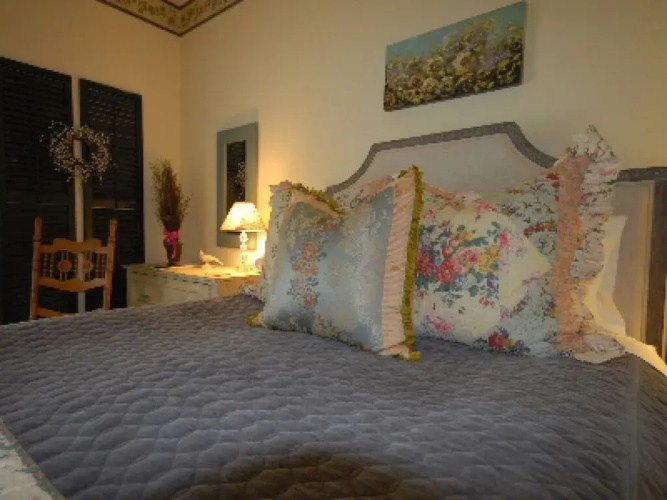 Circular Manor Bed and Breakfast