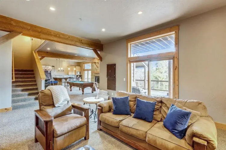 Swift Getaway 5 Bedroom Home by Redawning