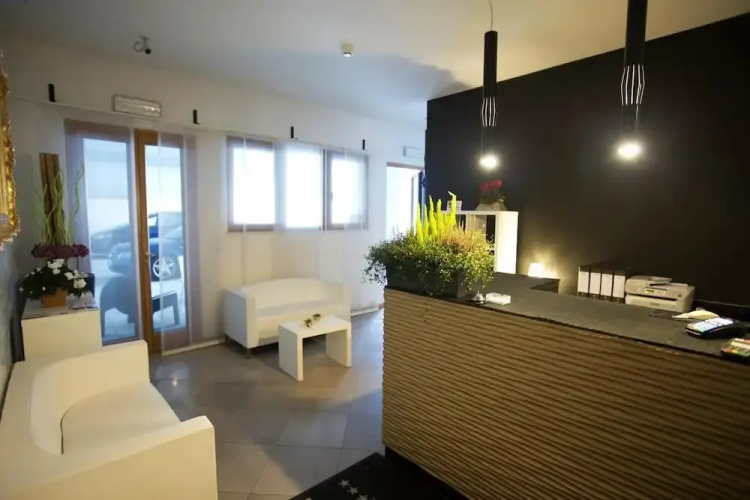 Aparthotel Lacroma