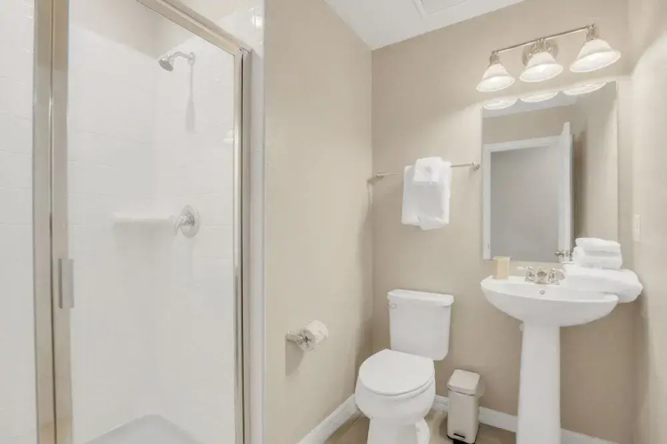 Crown Villa Compass Bay
