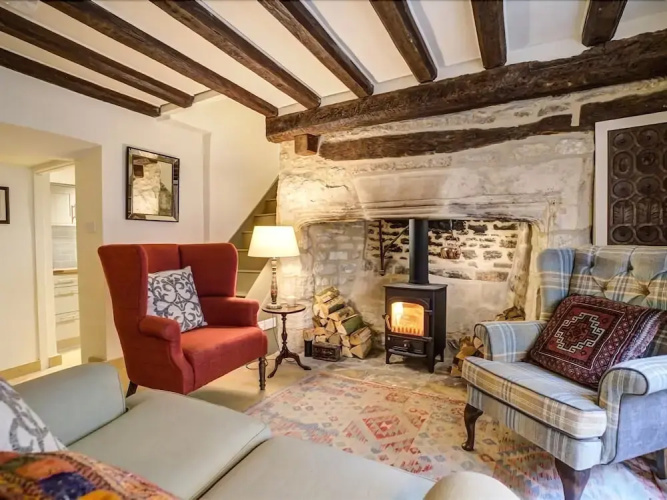 2 Lawrence Lane, BURFORD