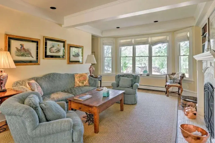 9 Broadmoor Ave