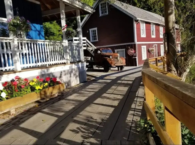 Telegraph Cove Resort