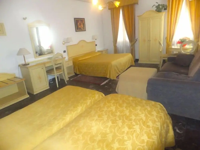 3 Bedrooms Classic Apartment