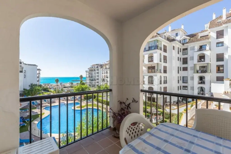 3 Bedrooms Apartment