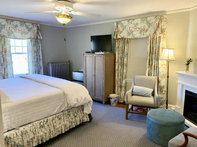 Pinecrest Bed & Breakfast
