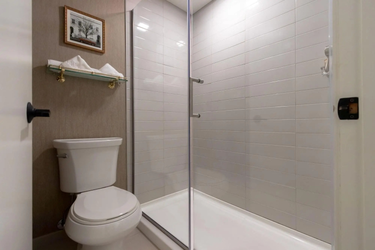 Claridge House photo 11