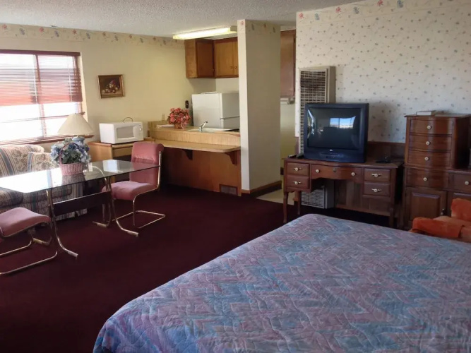 Warrick Plaza Inn