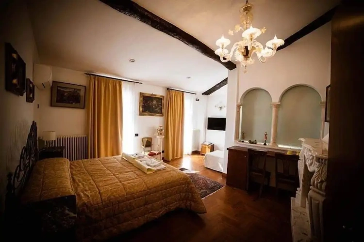 Suite with balcony