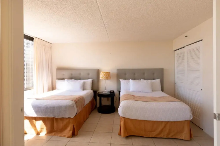 Waikiki Banyan Tower 2