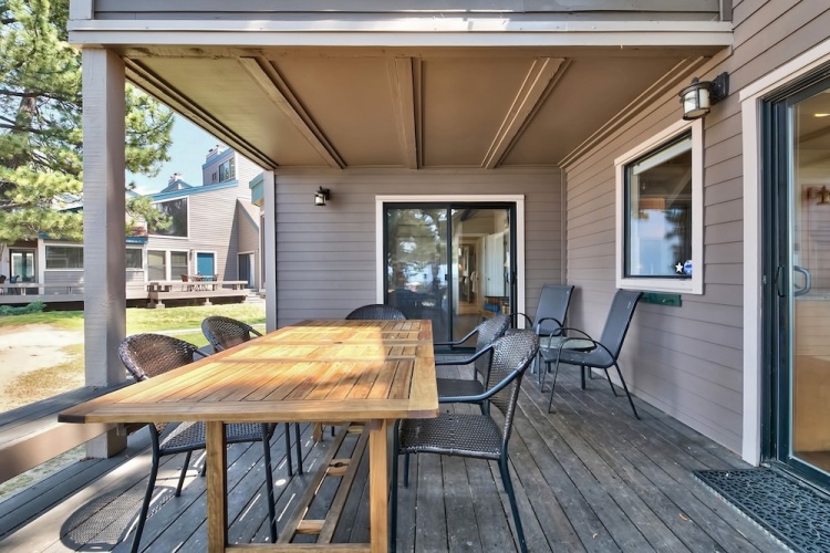 619 Lakefront