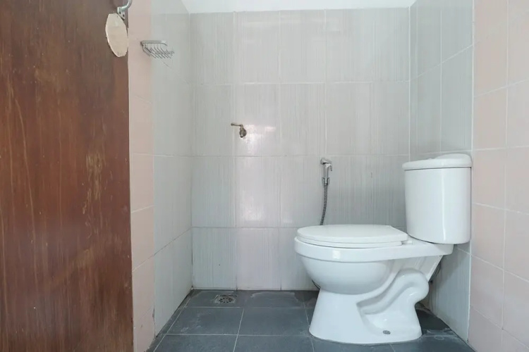 RedDoorz Hostel @ Borobudur Street