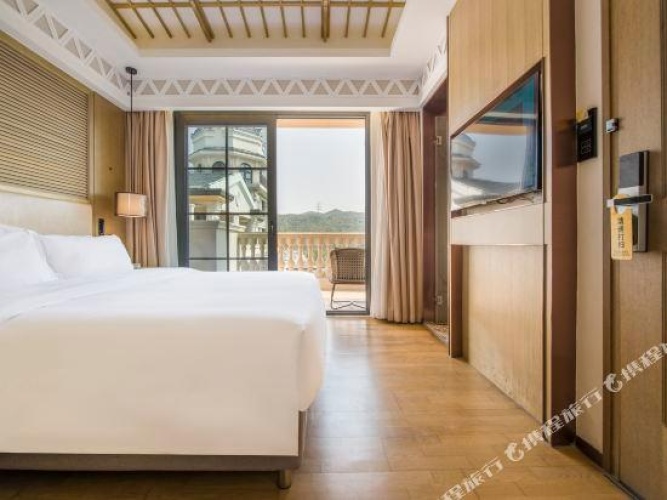 Deluxe Double Suite with view