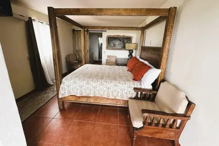 Miramar Suites