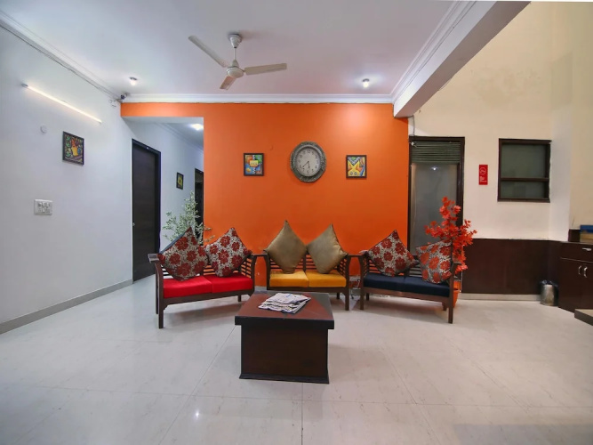 OYO 441 Hotel Mascot