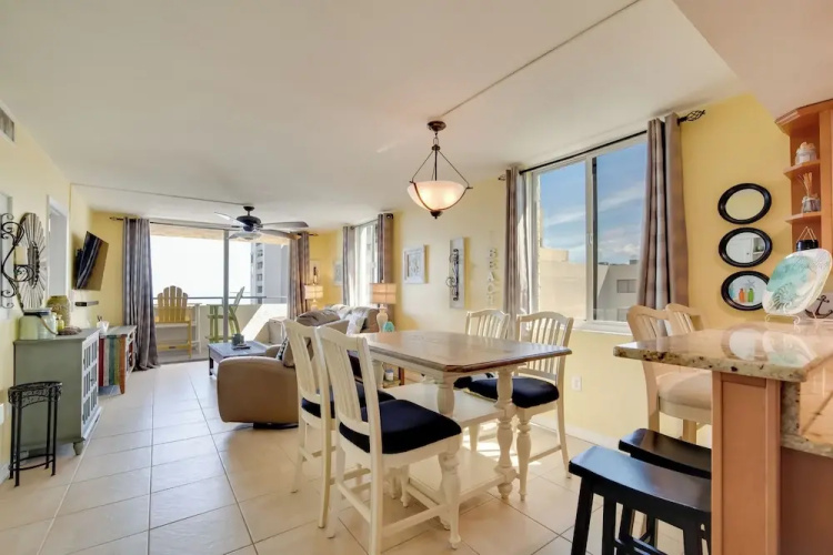Waterfront Hudson Condo w/ Amenity Access!