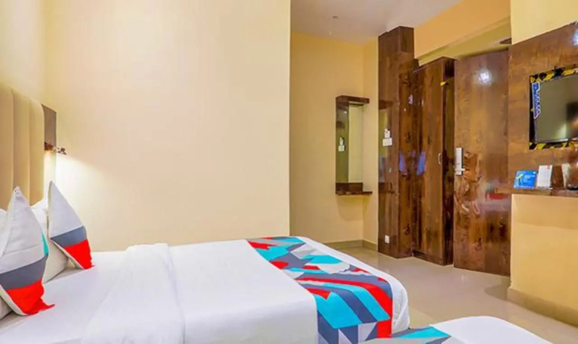 Fabexpress Gateway Inn