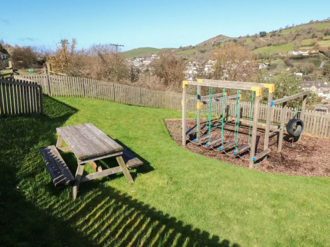 1 Manleigh Park