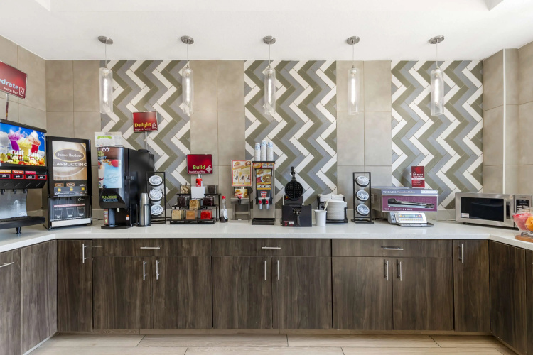 Best Western Plus Des Moines West Inn & Suites photo 36