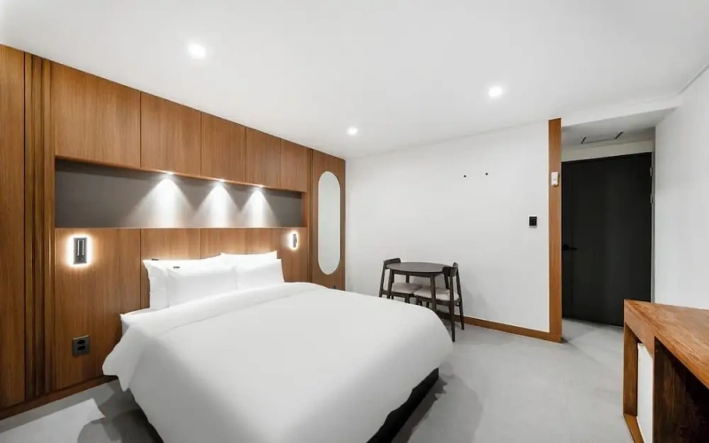 1 Bedroom Standard Double room with city view