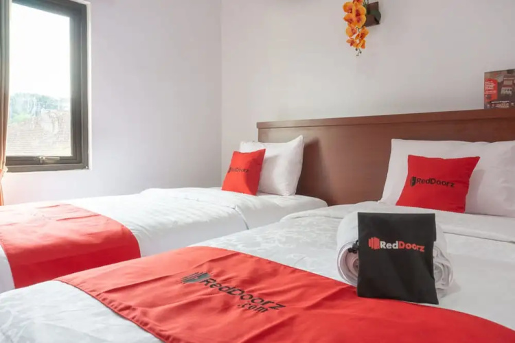 RedDoorz near Jawa Timur Park 3