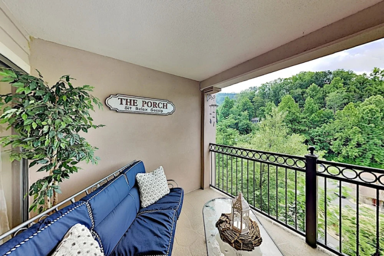 210roarh 2 Bedroom Condo